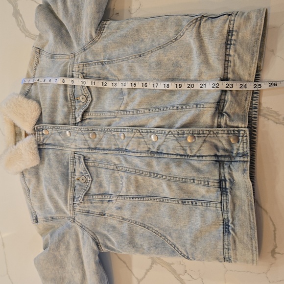 American Eagle Outfitters Womens Sherpa Lined Denim Jacket Blue Size Medium - Picture 4 of 14